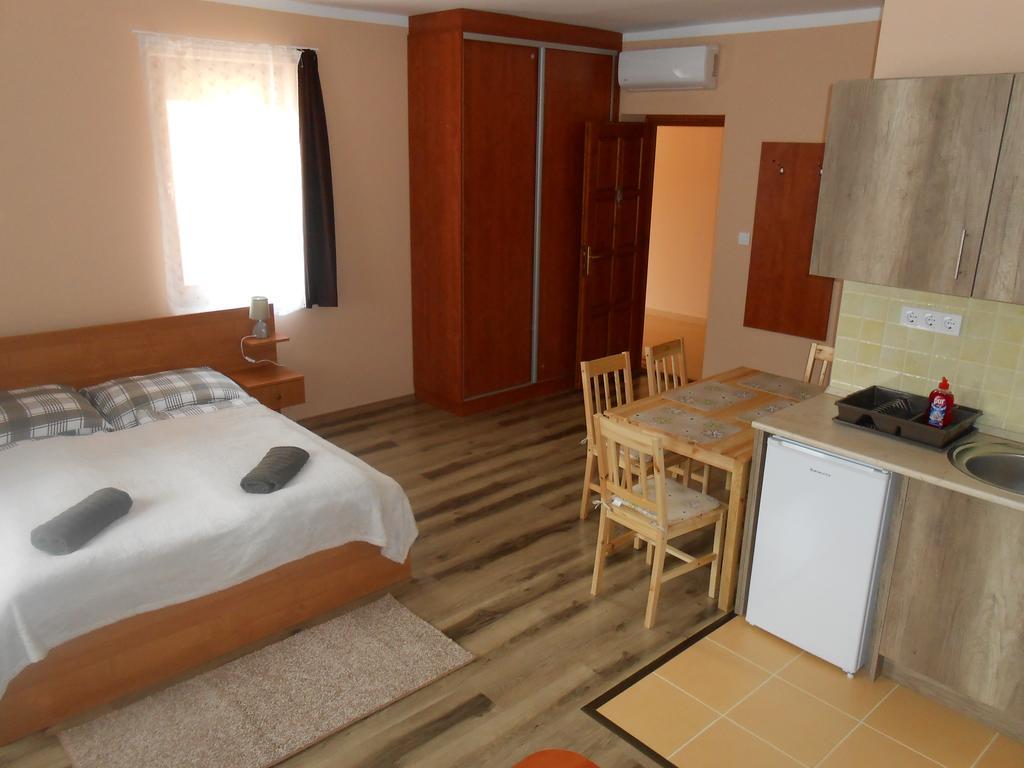 Diofa Vendeghaz Apartment Eger Ngoại thất bức ảnh