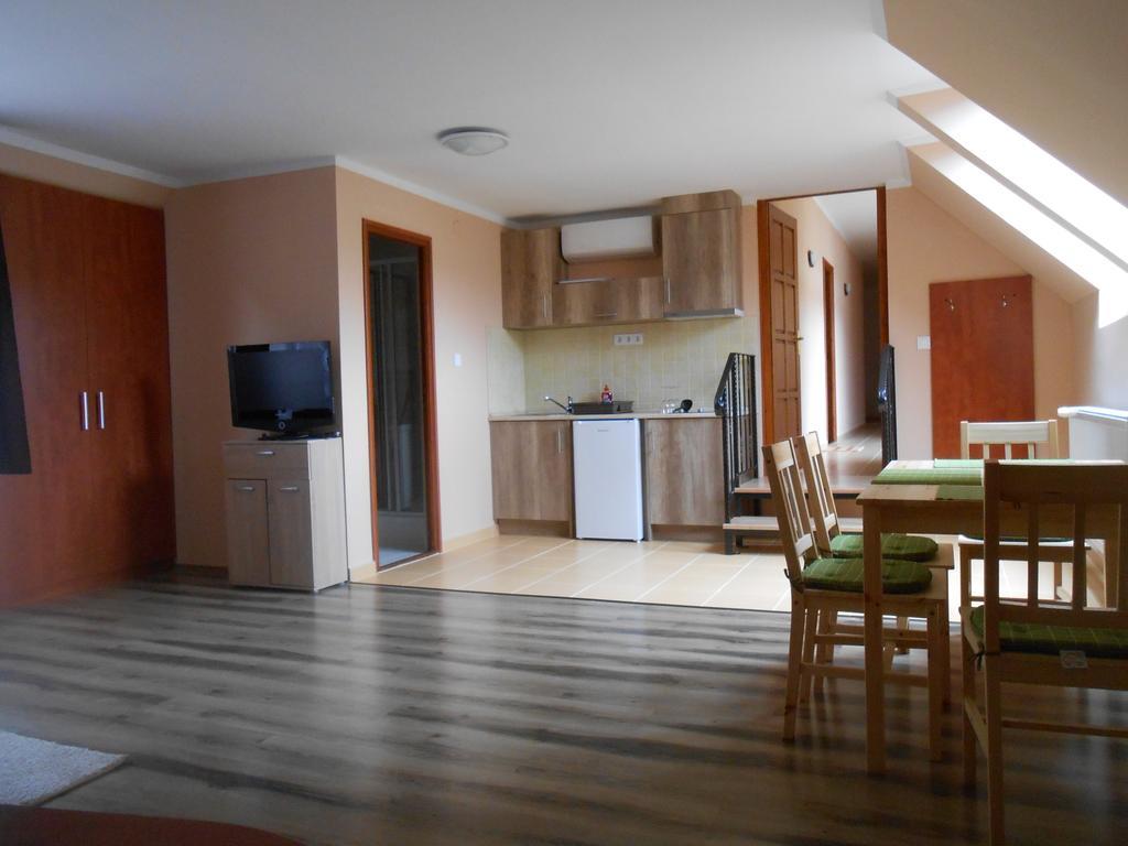 Diofa Vendeghaz Apartment Eger Ngoại thất bức ảnh